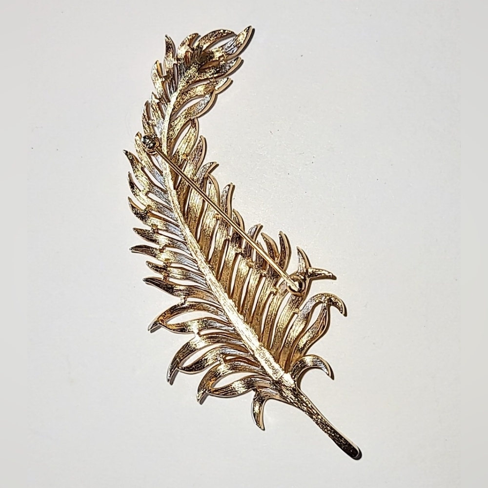 CROWN TRIFARI GOLDEN LEAF or FEATHER BROOCH - 3 1/2" LONG - Picture 5 of 5
